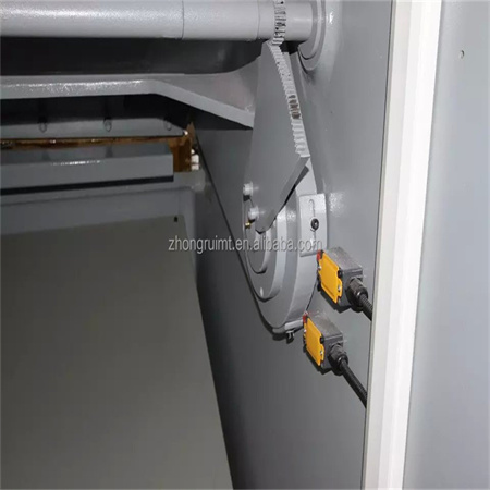 CNC HVR ធារាសាស្ត្រ swing beam ប្រភេទម៉ាស៊ីនកាត់ guillotine សម្រាប់កាត់សន្លឹកដែក