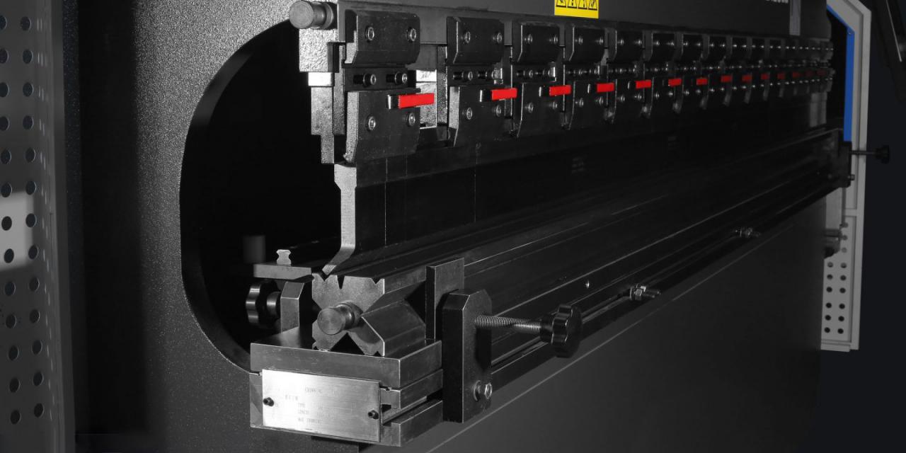 Wc67 ហ្វ្រាំងចុចធារាសាស្ត្រ / CNC Press Bending Machine / Plate Bending Machine China